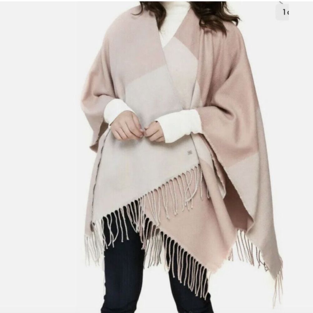 SOIA & KYO Colorblock Fringe Wrap Shawl Scarf Poncho Soft Neutral